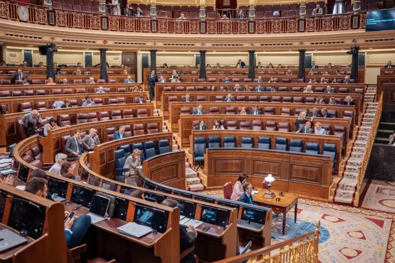 Entra en vigor el Pacto Migratorio de la UE: más control fronterizo y expulsiones aceleradas