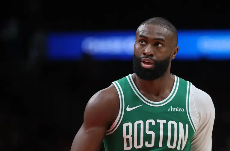 Jaylen Brown explota contra los Celtics tras su traspaso a los 76ers: 'Tiré el móvil'