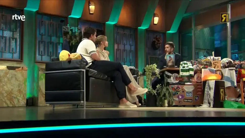 "Te has enamorado de alguien que no debías": ¿Maxi Iglesias y Aitana Sánchez-Gijón han roto? 4 La esquiva actitud de Maxi Iglesias ante las preguntas íntimas