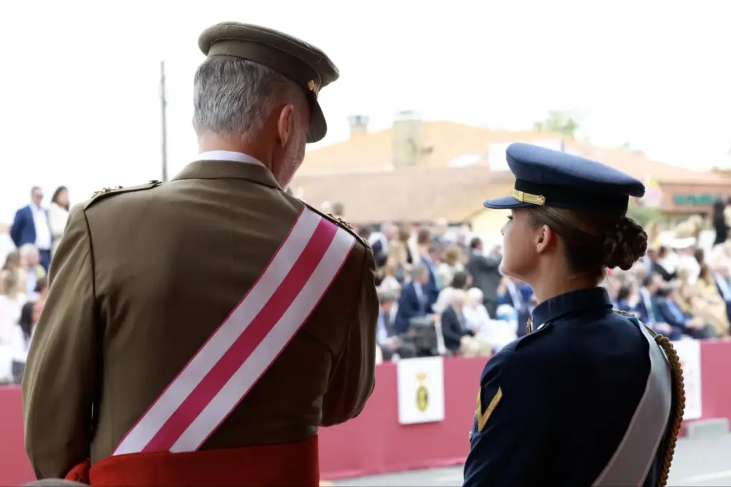 “Nunca ha pasado esto”: Se cae la bandera de España y la reacción de Felipe VI se vuelve viral 3 La orden directa de Felipe VI que salvó el protocolo militar