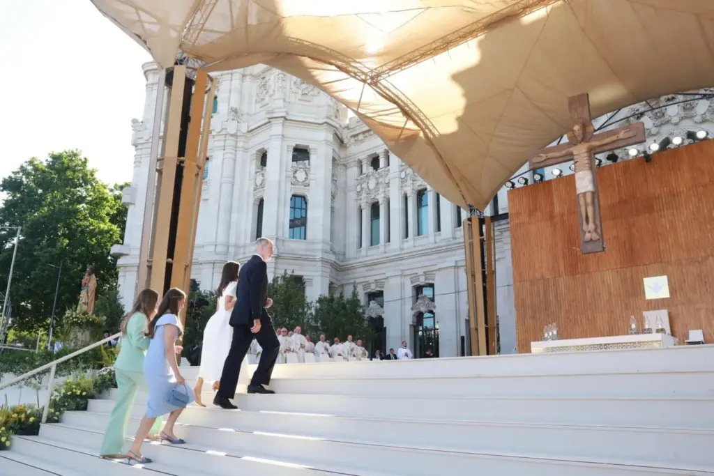 Los momentos más icónicos del Papa León XIV junto a la Familia Real en Madrid 3 La profunda sobriedad de Letizia frente al Papa León XIV y los fieles