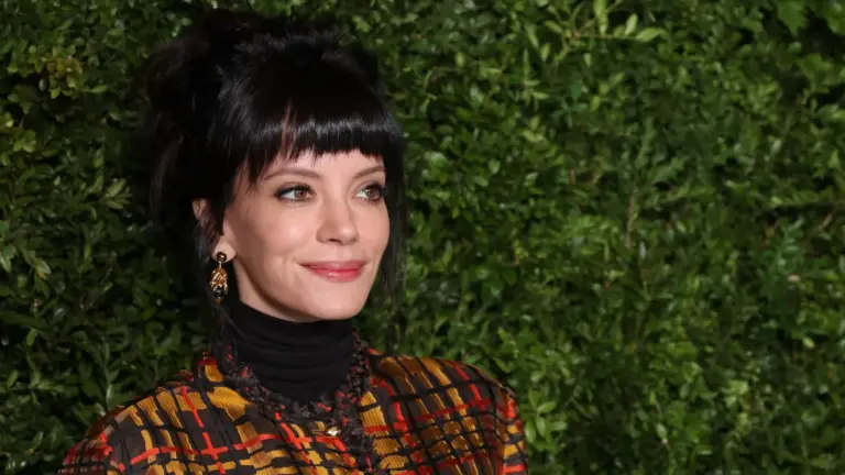 Lily Allen responde a las críticas de su gira con un zasca que incendia las redes