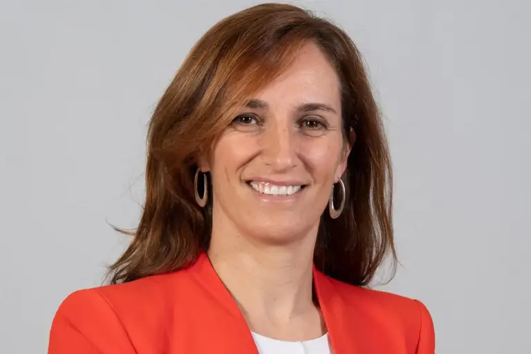 Mónica García (Sanidad) culpa a las autonomías de la huelga de médicos: 