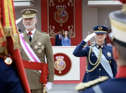 “Nunca ha pasado esto”: Se cae la bandera de España y la reacción de Felipe VI se vuelve viral | Fuente: Casa de S.M el Rey “Nunca ha pasado esto”: Se cae la bandera de España y la reacción de Felipe VI se vuelve viral