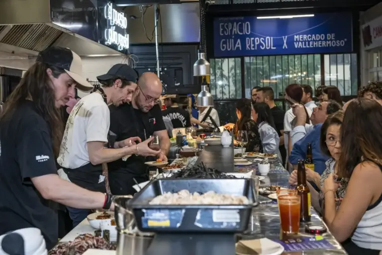 Abre en el Mercado de Chamartín el puesto de carne y parrilla que arrasa: cortes de primeras y consejos para cocinarlos