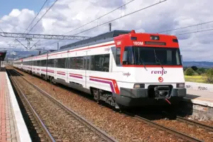 La OCU recuerda tus derechos si cancelan tu tren por la huelga de Renfe: reembolso y compensación del 50 %