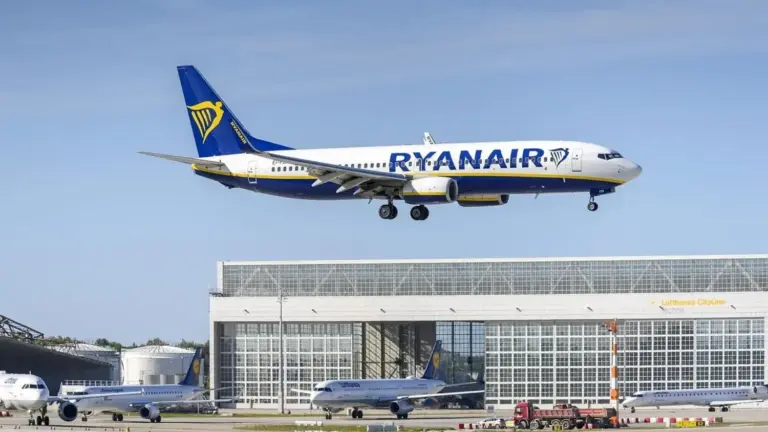Ryanair se la juega este verano: Vuelos por menos de 20 euros a Castellón para el FIB y el eclipse solar