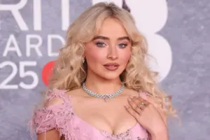 Sabrina Carpenter solicita una orden de alejamiento contra el fan que apareció en su casa