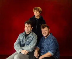Triángulo de Amor Bizarro denuncia que los conciertos en España se ahogan con límites de sonido ridículos