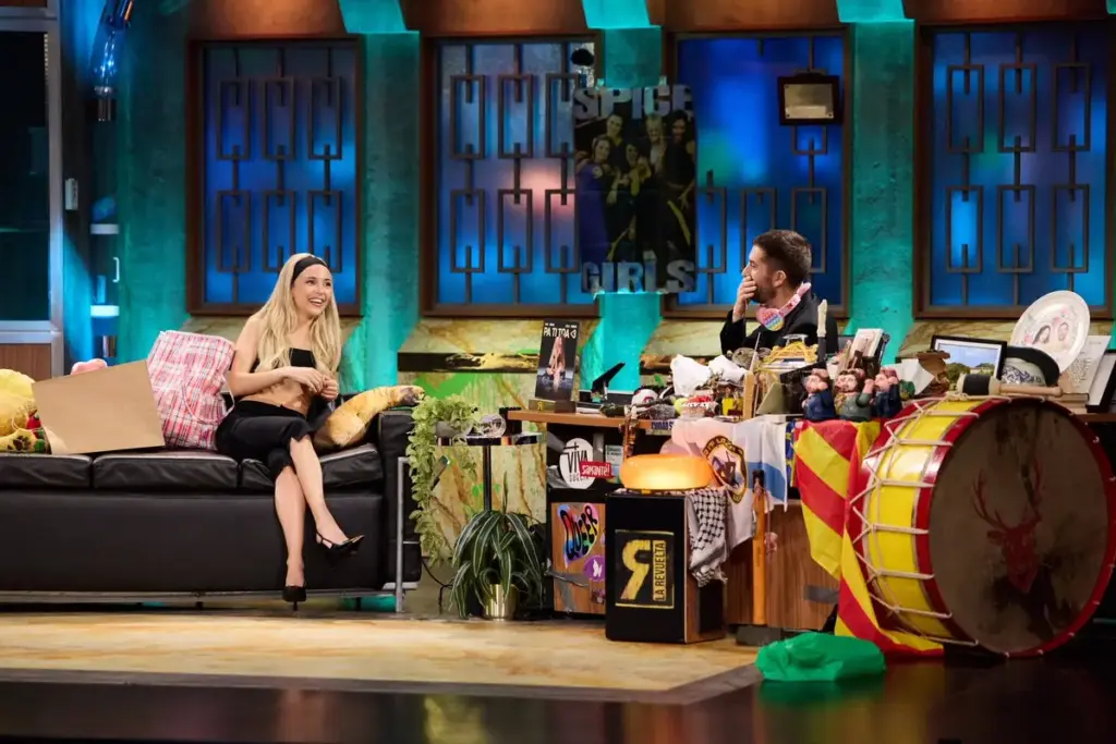 "Lo estaba pasando fatal": El secreto de Ana Mena sobre su peor momento en directo sale a la luz 3 Una charla llena de humor sobre galardones y campañas institucionales