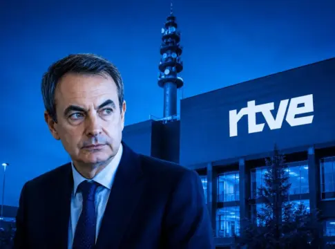 Zapatero RTVE El expresidente del Gobierno José Luis Rodríguez Zapatero y el logo de RTVE detrás