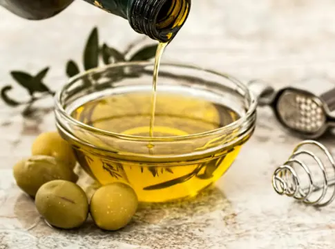 Esto es lo que le pasa a tus arterias si tomas una cucharada de aceite de oliva en ayunas todos los días, según la ciencia Esto es lo que le pasa a tus arterias si tomas una cucharada de aceite de oliva en ayunas todos los días, según la ciencia