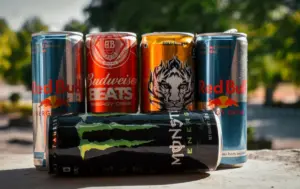 Consumo arranca la consulta pública para prohibir las bebidas energéticas a menores de 16 años: ¿qué significa?