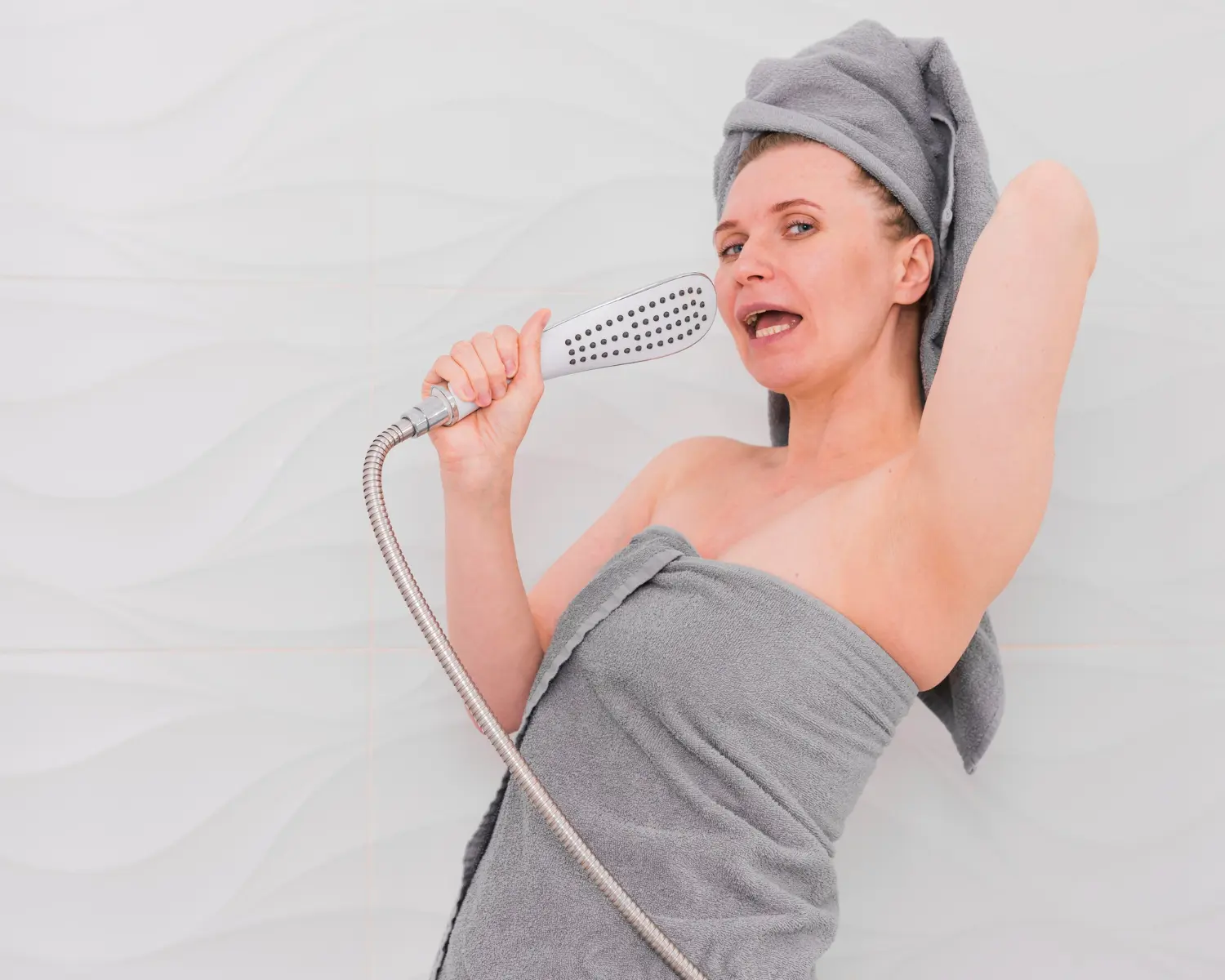 La ciencia explica por qué cantar bajo la ducha te hace sentir tan bien (y no tiene nada que ver con tu talento) La ciencia explica por qué cantar bajo la ducha te hace sentir tan bien (y no tiene nada que ver con tu talento)