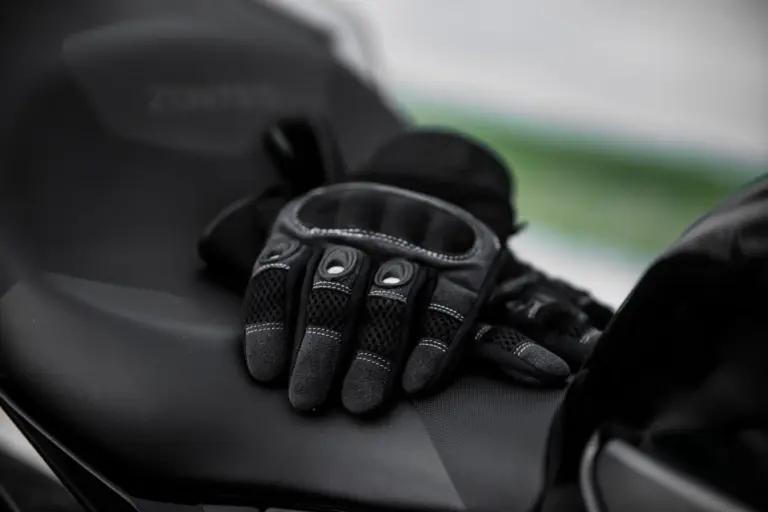 El casco de Verstappen para Zandvoort: diseño de cerámica de Delft que rompe con todo
