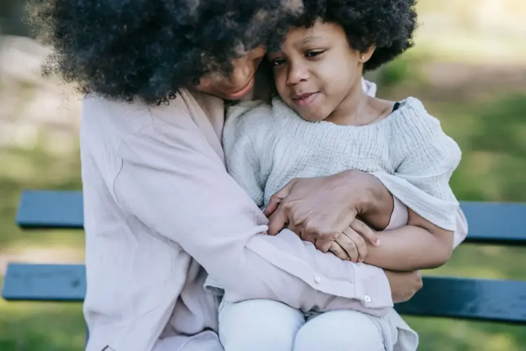 Criar hijos resilientes es posible: los expertos explican el poder de la corregulación emocional infantil
