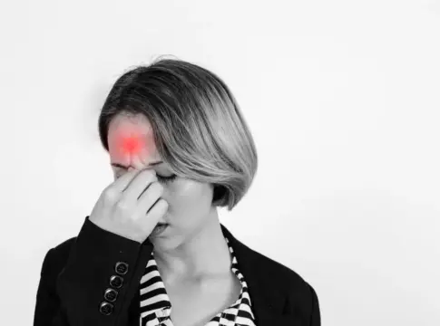 El peligro oculto detrás de ese dolor de cabeza constante que atribuyes al estrés El peligro oculto detrás de ese dolor de cabeza constante que atribuyes al estrés