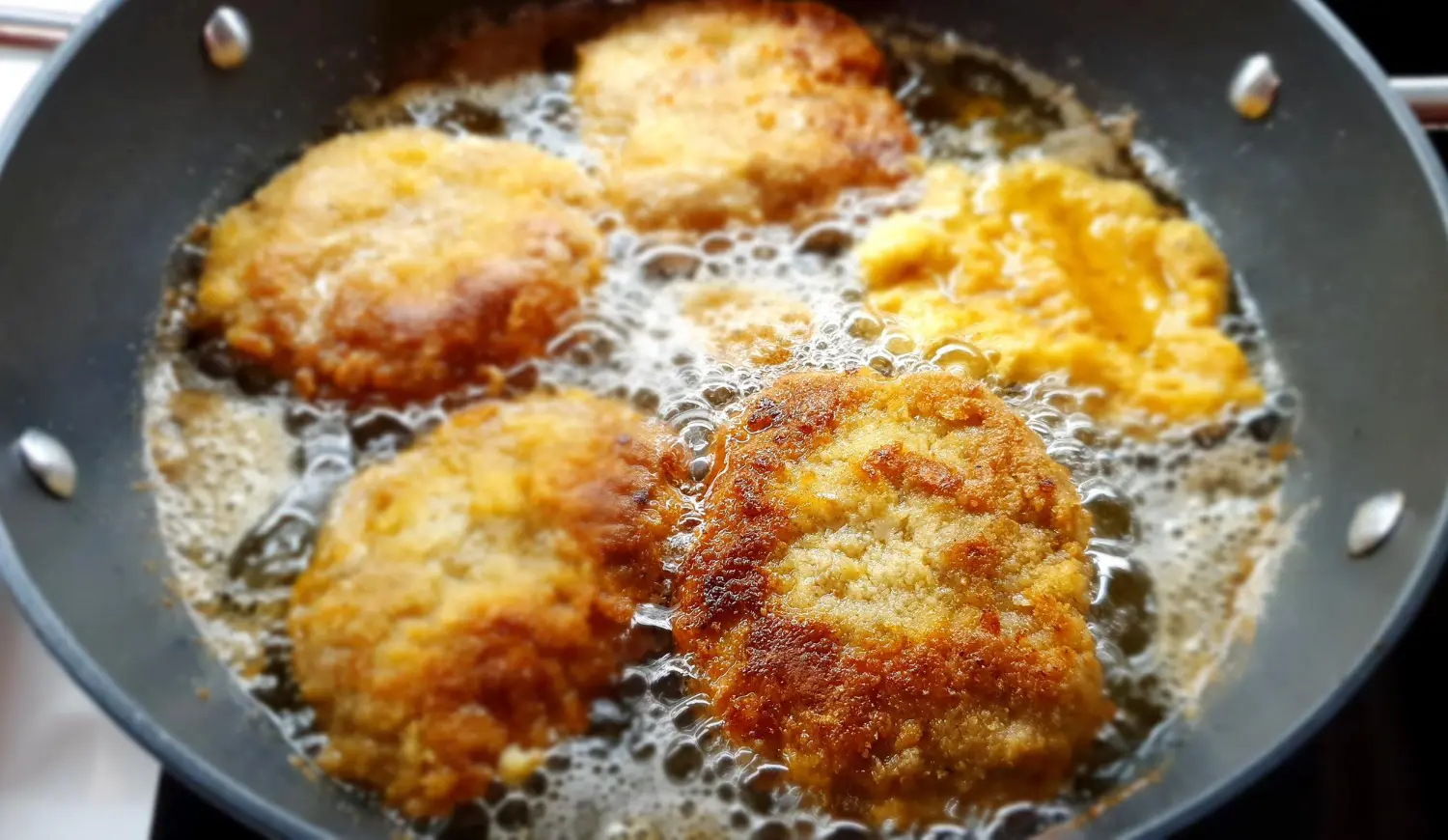 Deja de calentar el aceite de esta manera tan peligrosa o tus frituras de verano se volverán altamente tóxicas para tu familia Deja de calentar el aceite de esta manera tan peligrosa o tus frituras de verano se volverán altamente tóxicas para tu familia