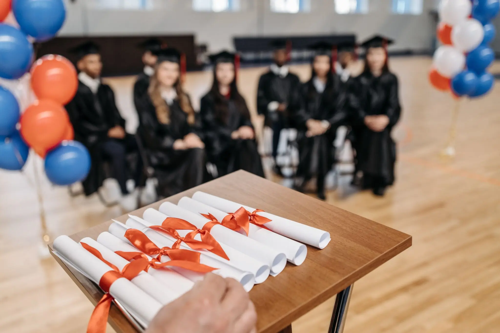 Máster devaluado: el empleo joven con posgrado toca su peor tasa de paro en 20 años 1 sobrecualificación España
