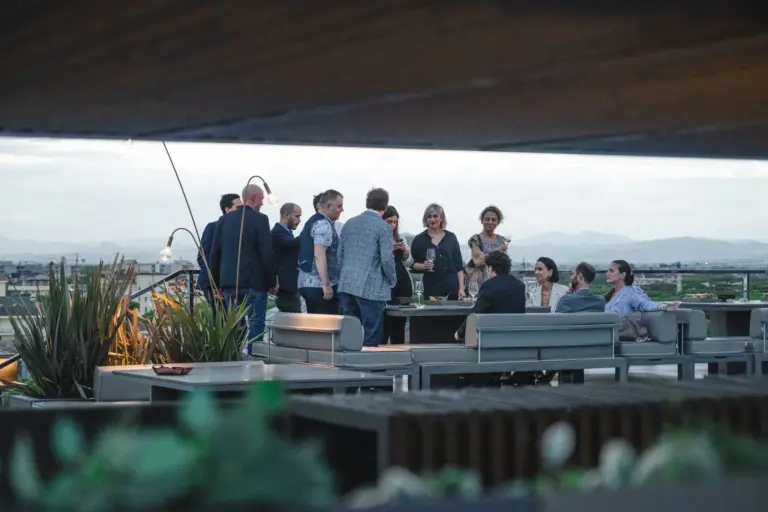 Cinco terrazas en Madrid para disfrutar del verano comiendo al aire libre: azoteas, patios y hoteles