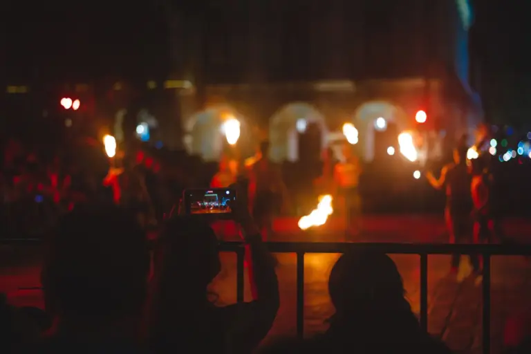 Nit dels Ciris Benipeixcar 2026: 10.000 velas iluminan Gandia con música y teatro gratis