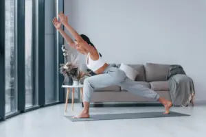Roll up Pilates: el ejercicio de abdominales que equivale a seis tradicionales y mejora la espalda