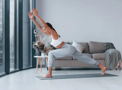 pilates de pie freepik