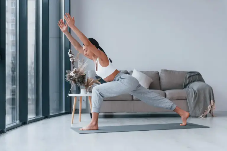 Roll up Pilates: el ejercicio de abdominales que equivale a seis tradicionales y mejora la espalda