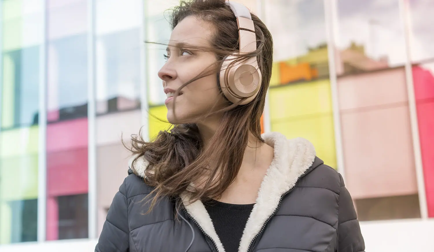 El peligro oculto de los nuevos auriculares con cancelación de ruido que los otorrinolaringólogos piden prohibir en la calle El peligro oculto de los nuevos auriculares con cancelación de ruido que los otorrinolaringólogos piden prohibir en la calle
