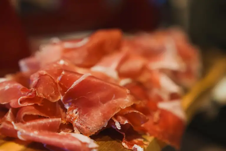 Qué son los puntos blancos del jamón y por qué es una excelente noticia que los tenga el que compras