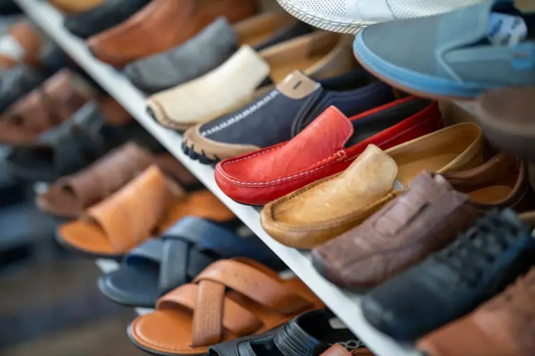 Las sandalias Decathlon baratas que arrasan: solo 13,99 € y son el clon de Skechers