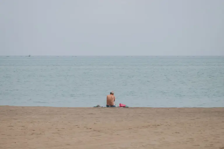 La playa de Matalascañas estrena duchas de pago: un euro por cinco minutos (y este año gratis)
