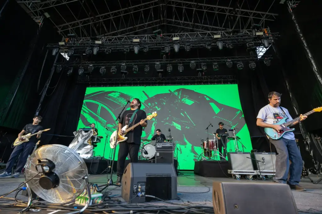 Ni el fútbol pudo con el rock: el 'abrazo' de El Mató y León Benavente a España y Argentina en Madrid 1 20260723 leon benavente el mato ©FerGonzalez 51