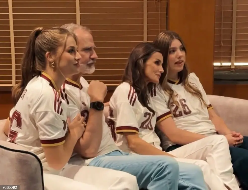 "Llega el momento de luchar": La efusiva celebración del rey Felipe VI ante el pase de España a la final del Mundial enloqueció a la prensa 1 El rey Felipe VI y su familia vibran con los goles ante Francia