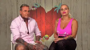 "Me he tenido que controlar": La "Barbie" de Londres y su "Ken" elevan la temperatura y hacen saltar chispas en 'First Dates'