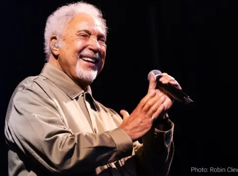 Tom Jones durante su concierto en Noches del Botánico 2022 Foto: Víctor Moreno Tom Jones durante su concierto en Noches del Botánico 2022 Foto: Víctor Moreno