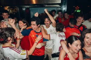 Aficionados de la Selección Española durante el partido del Mundial de fútbol 2026 entre España y Portugal