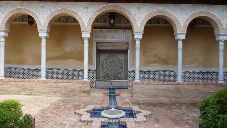¡Descubre la pequeña Alhambra valenciana! El palacio árabe de Anna que se visita por 5 euros
