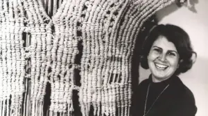 Aurèlia Muñoz: el centenario de la escultora del aire que tejió el vacío en el Reina Sofía y el Macba