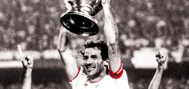 El funeral de Franco Baresi: miles de tifosi gritan 'solo hay un capitán'