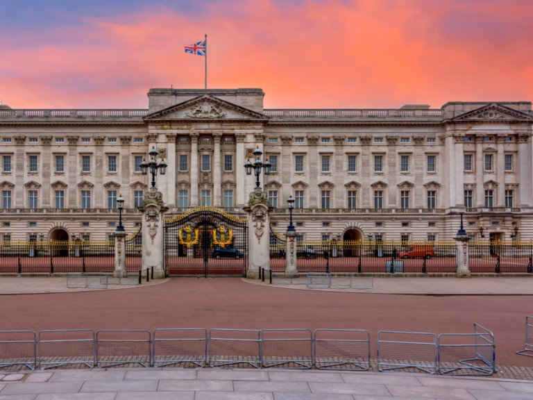 El zasca del personal de Buckingham Palace al príncipe Harry: se negaron a servirle el desayuno