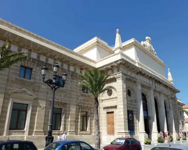 La Colección Vassallo de Cádiz incorpora un busto cedido por el Museo Reina Sofía y una escultura de 600 kilos