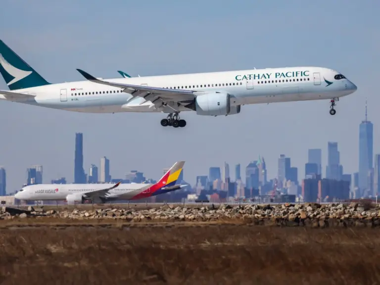 Cathay Pacific lanza nuevas rutas desde Madrid: vuelos a Hong Kong, Buenos Aires y Santo Domingo