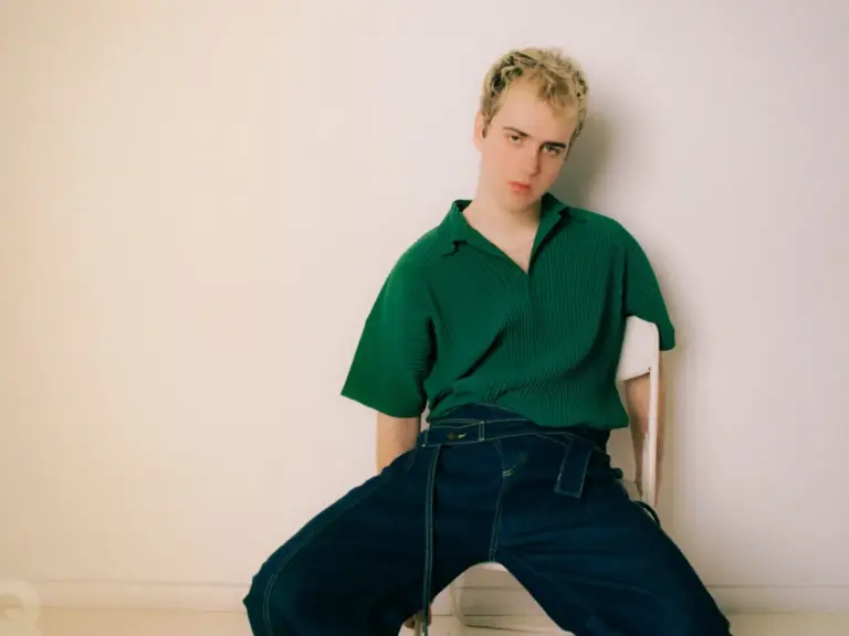 Chico Blanco estrena su álbum debut 'Amnesia': un viaje entre la euforia y el amanecer mediterráneo