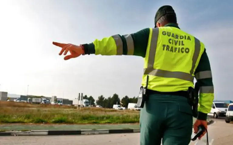 La campaña de la Guardia Civil para migrantes avisa en árabe, francés y español: 'Si logras cruzar, te devolverán'