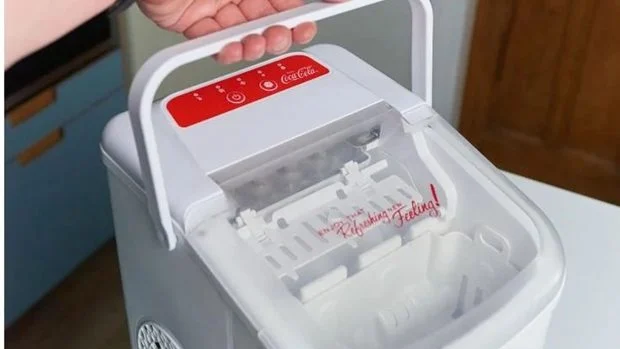 Lidl rompe las reglas del juego con esta máquina de hielo portátil que salva tu verano 3 Diseño compacto y un asa que facilita la movilidad absoluta