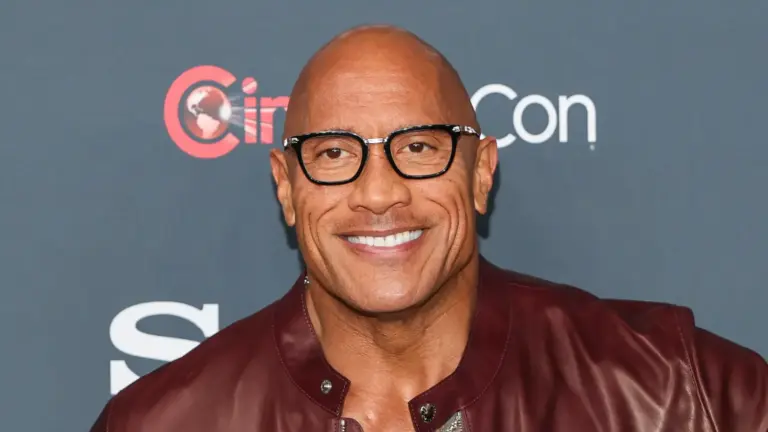 Dwayne Johnson y sus hijas: la rara aparición en la alfombra roja de 'Moana' que ha sorprendido a todos