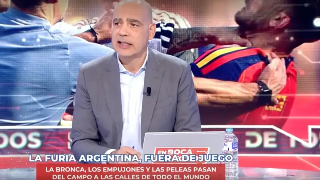 "La inteligencia no te atrapa": El tajante mensaje de Nacho Abad para silenciar los ataques del youtuber argentino Tomás Rebord 2 El ambiente caldeado del Mundial analizado por el equipo de Nacho Abad