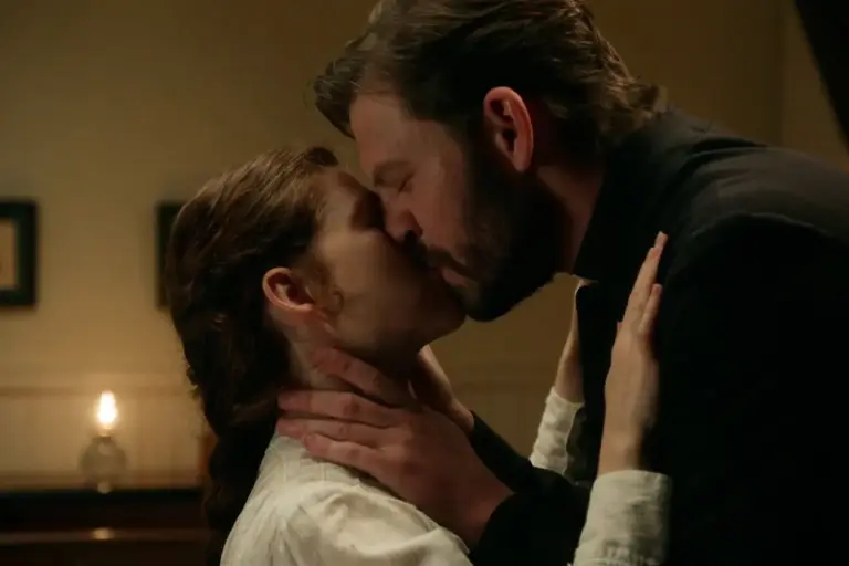El caos envuelve a 'La Promesa' tras la desaparición de Ángela y un beso prohibido que queda al descubierto