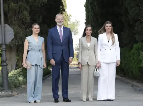 El comentado gesto de la reina Letizia tras el primer discurso de la infanta Sofía | Fuente: Casa de S.M el Rey El comentado gesto de la reina Letizia tras el primer discurso de la infanta Sofía